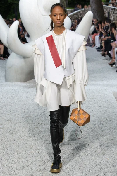 Look 12